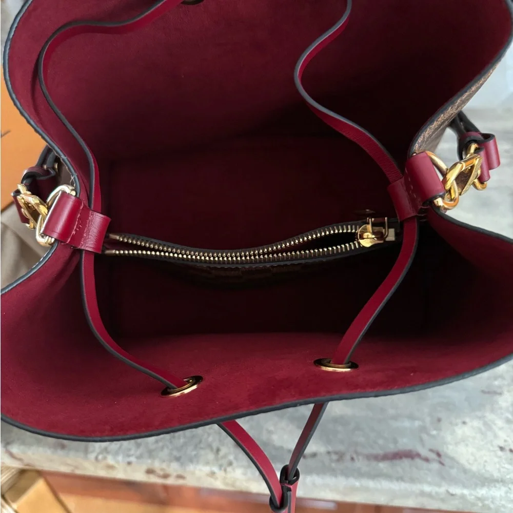 Louis Vuitton Checkered Brown and Burgundy Shoulder Bag - Picture 4 of 4